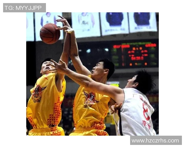 北京金隅与山东黄金的激烈对决谁能在篮球赛场上笑到最后